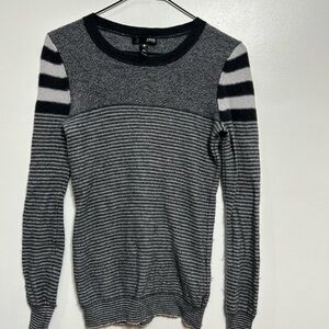 AQUA 100% Cashmere Sweater Women’s Gray Black Striped Crewneck Size Small